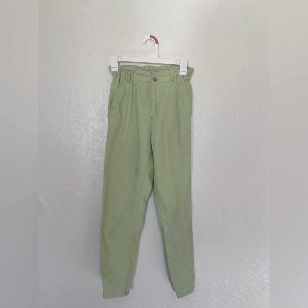 Lime green high-wasted pants from Italy. Stretchy waist. Super comfy & cute.